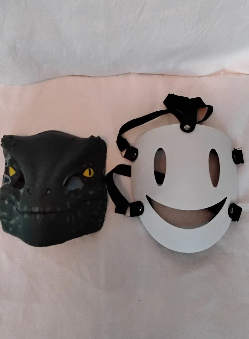 1 Green Dinosaur Face Mask And 1 White Smiling Face Mask 2 Pc